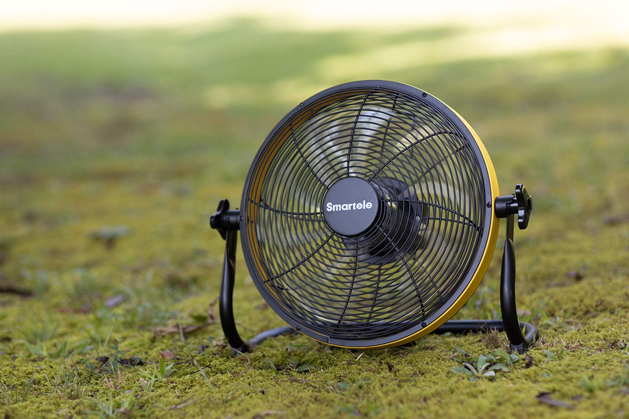 Smartele Portable Floor Fan：Makes Outdoor Cooling a Breeze